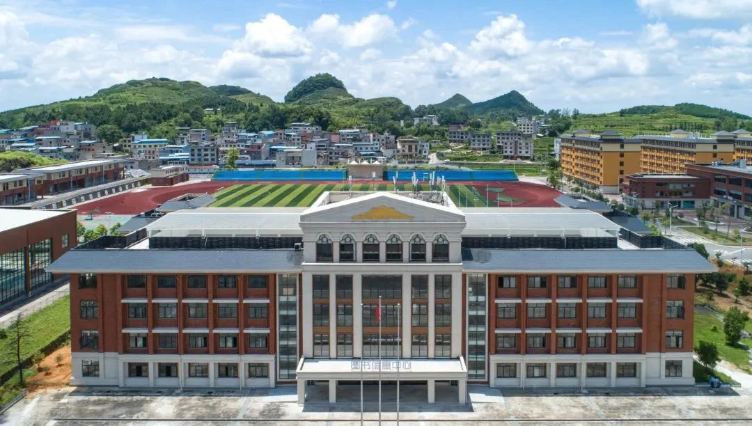 DeepSeek通知你，报读贵州铜仁数据职业学院的10大优势！